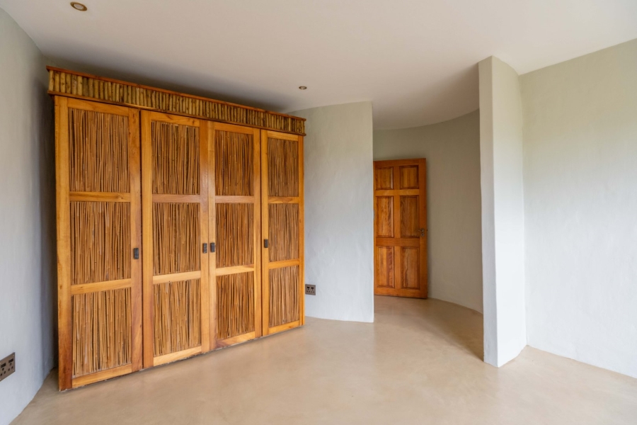 To Let 5 Bedroom Property for Rent in Phezulu KwaZulu-Natal