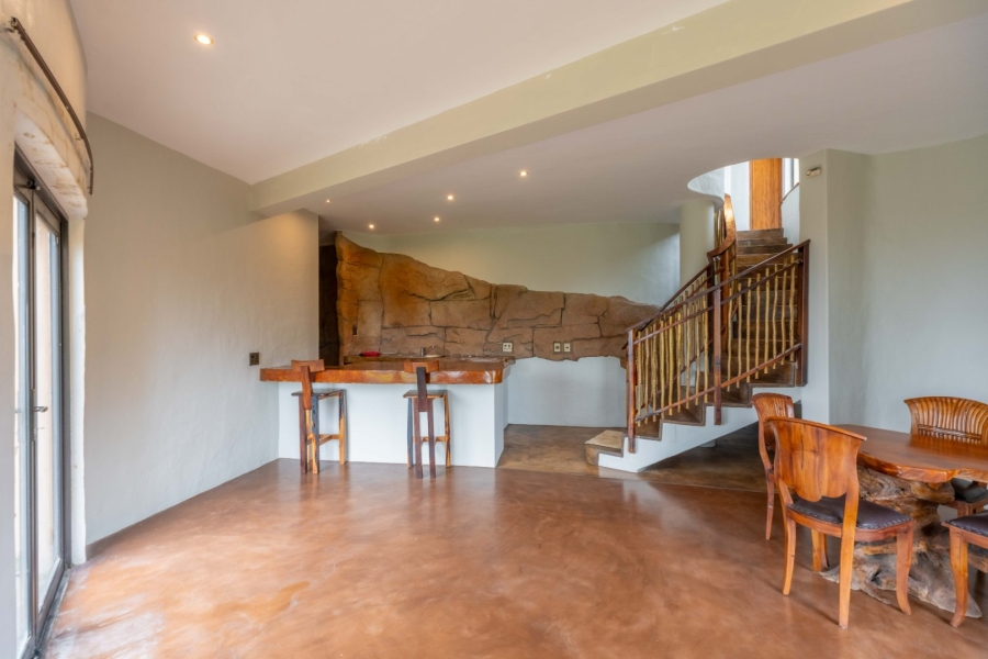 To Let 5 Bedroom Property for Rent in Phezulu KwaZulu-Natal