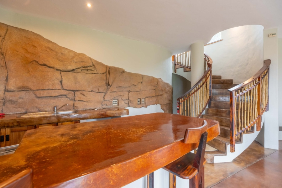 To Let 5 Bedroom Property for Rent in Phezulu KwaZulu-Natal
