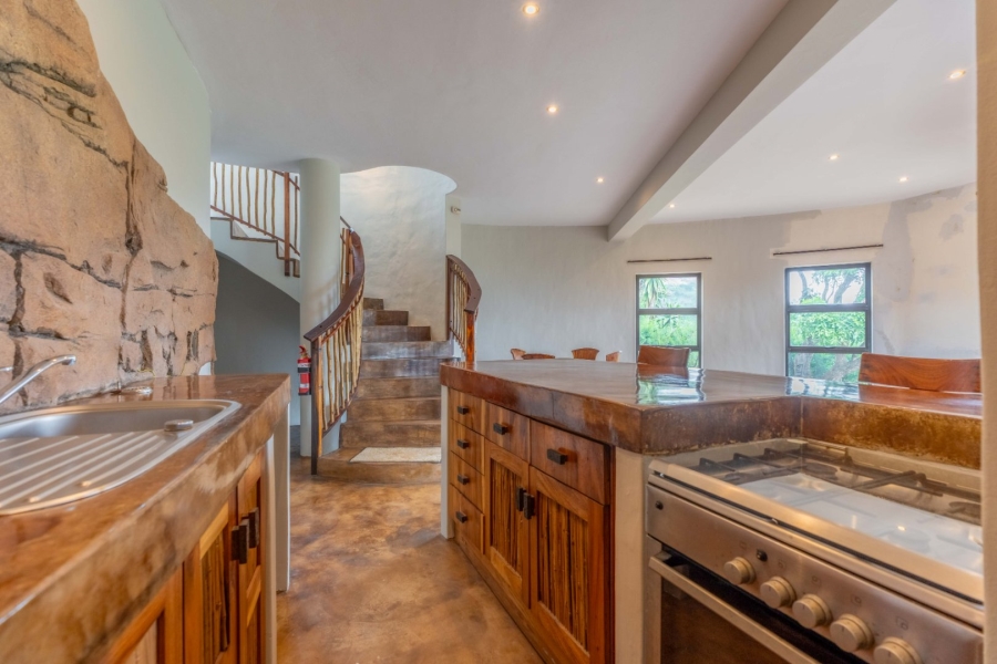 To Let 5 Bedroom Property for Rent in Phezulu KwaZulu-Natal