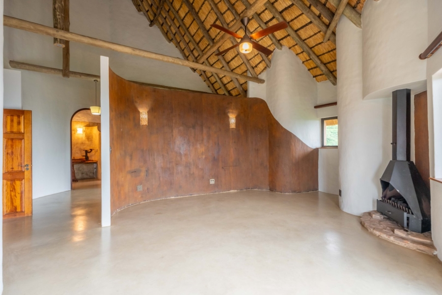 To Let 5 Bedroom Property for Rent in Phezulu KwaZulu-Natal