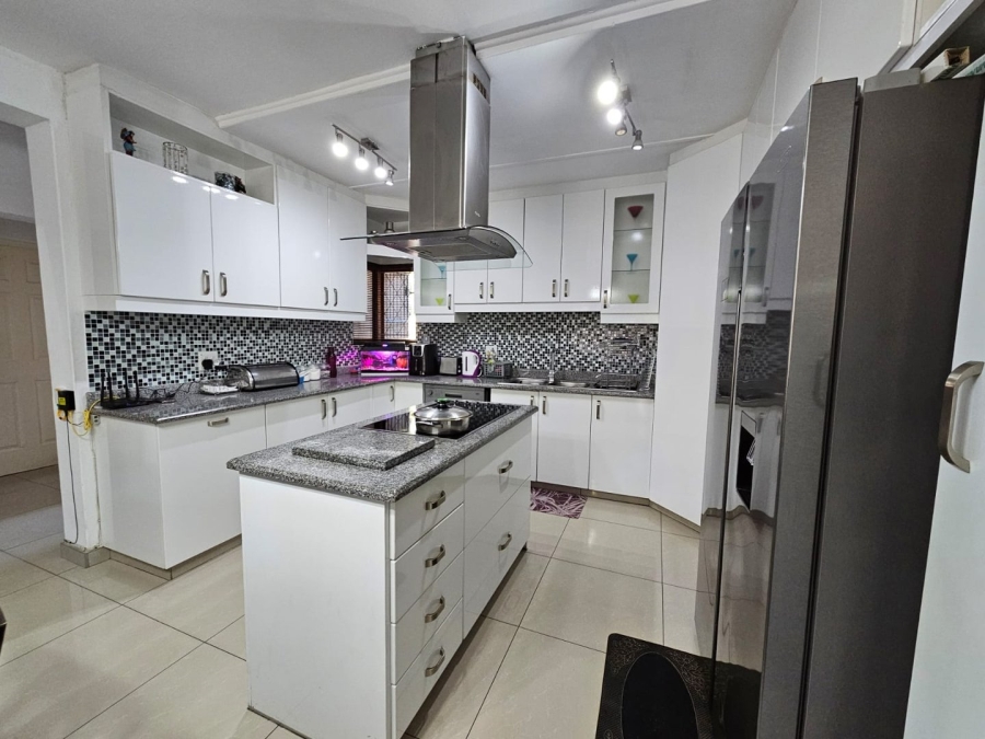 3 Bedroom Property for Sale in Umtentweni KwaZulu-Natal
