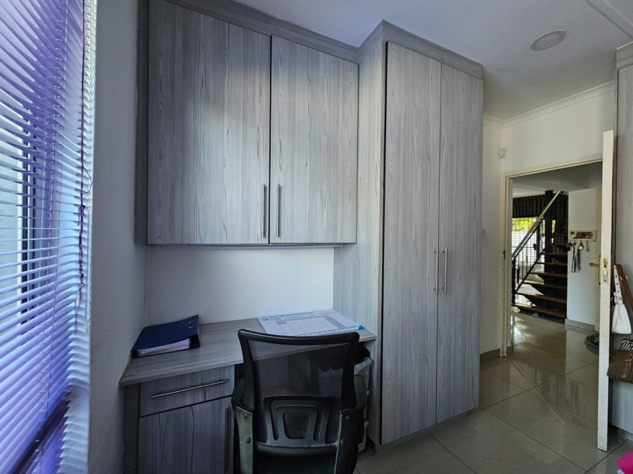3 Bedroom Property for Sale in Umtentweni KwaZulu-Natal