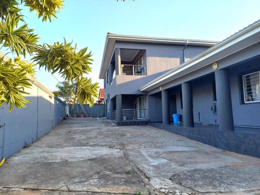 6 Bedroom Property for Sale in Umtentweni KwaZulu-Natal