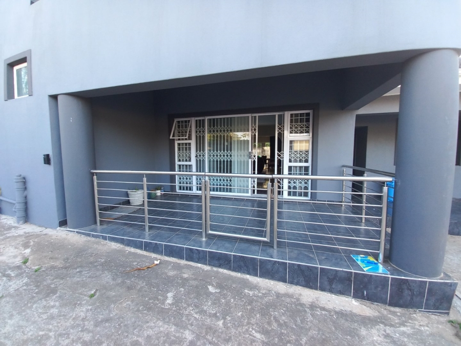 6 Bedroom Property for Sale in Umtentweni KwaZulu-Natal