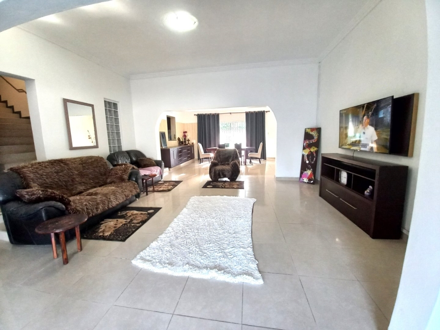 6 Bedroom Property for Sale in Umtentweni KwaZulu-Natal