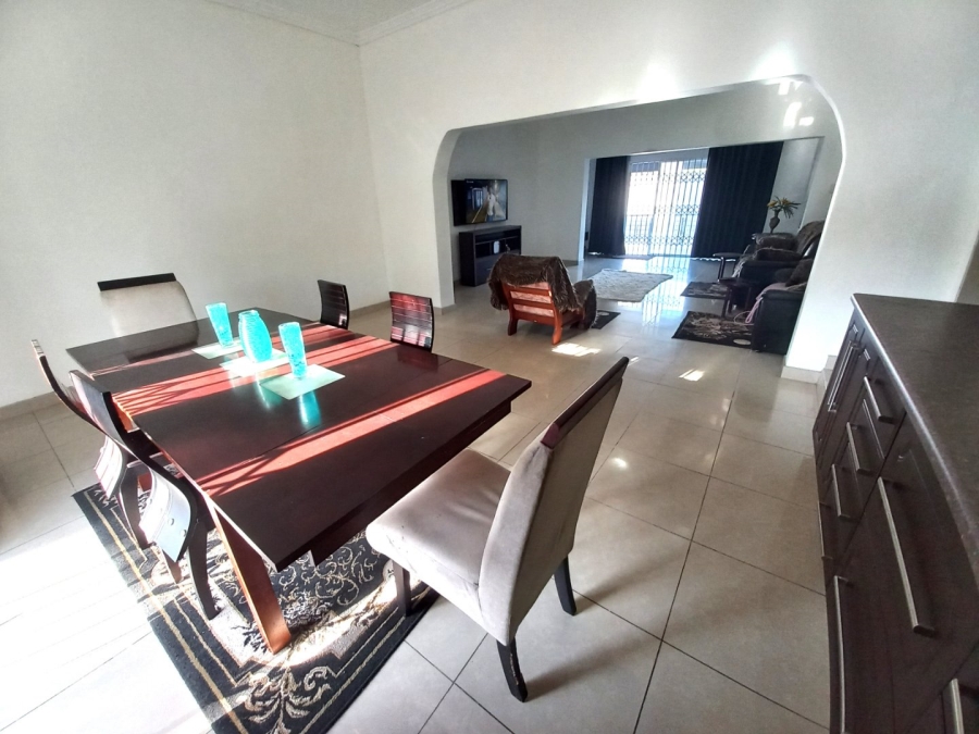 6 Bedroom Property for Sale in Umtentweni KwaZulu-Natal