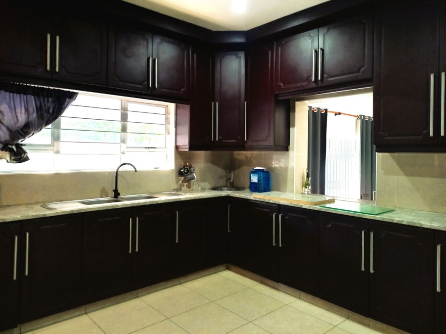 6 Bedroom Property for Sale in Umtentweni KwaZulu-Natal