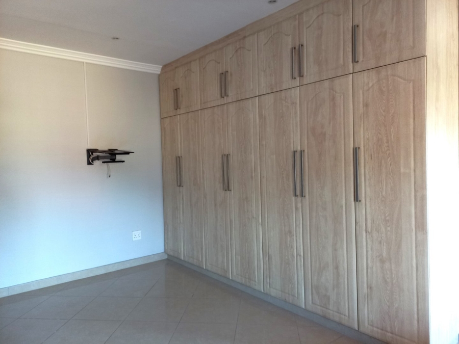 6 Bedroom Property for Sale in Umtentweni KwaZulu-Natal