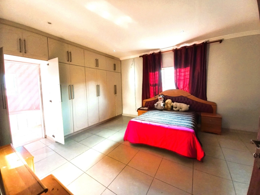 6 Bedroom Property for Sale in Umtentweni KwaZulu-Natal