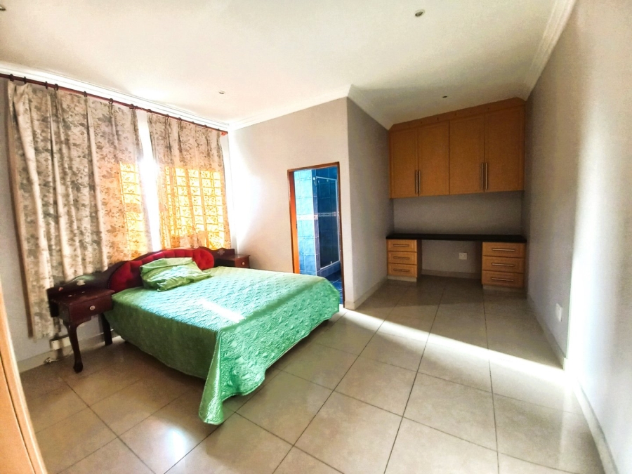 6 Bedroom Property for Sale in Umtentweni KwaZulu-Natal
