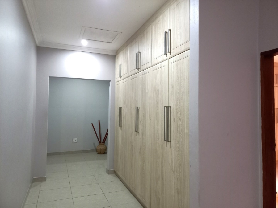 6 Bedroom Property for Sale in Umtentweni KwaZulu-Natal
