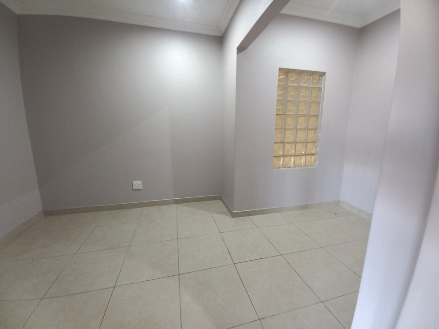 6 Bedroom Property for Sale in Umtentweni KwaZulu-Natal