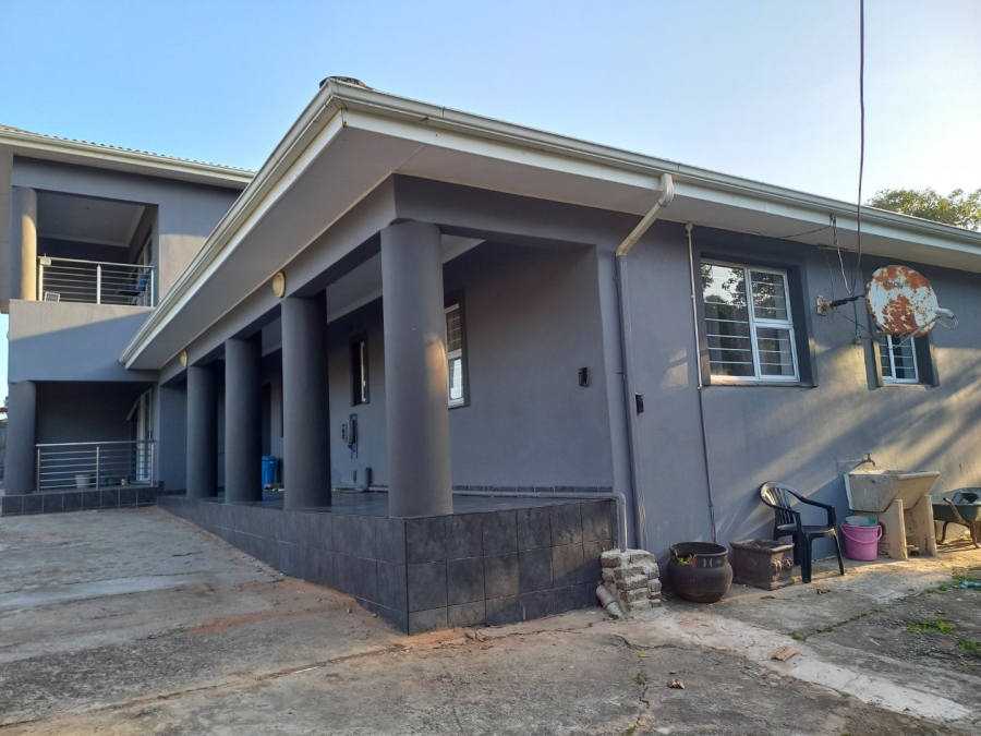 6 Bedroom Property for Sale in Umtentweni KwaZulu-Natal