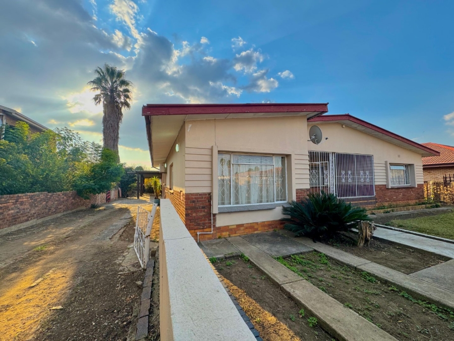 4 Bedroom Property for Sale in Lennoxton KwaZulu-Natal