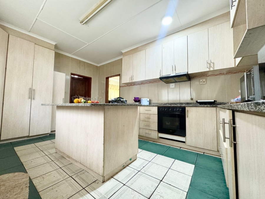 4 Bedroom Property for Sale in Lennoxton KwaZulu-Natal