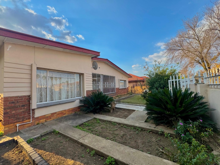 4 Bedroom Property for Sale in Lennoxton KwaZulu-Natal