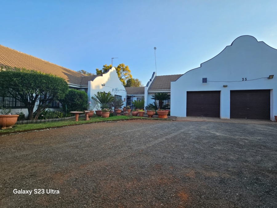 5 Bedroom Property for Sale in Sunnyridge KwaZulu-Natal
