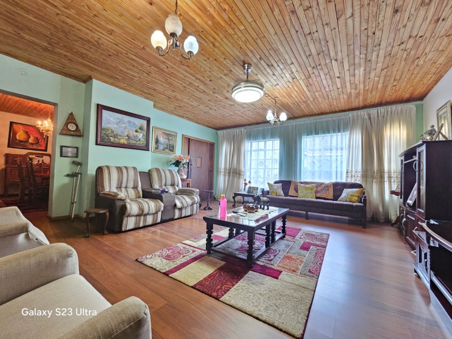 5 Bedroom Property for Sale in Sunnyridge KwaZulu-Natal