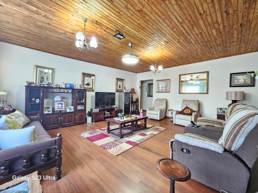 5 Bedroom Property for Sale in Sunnyridge KwaZulu-Natal