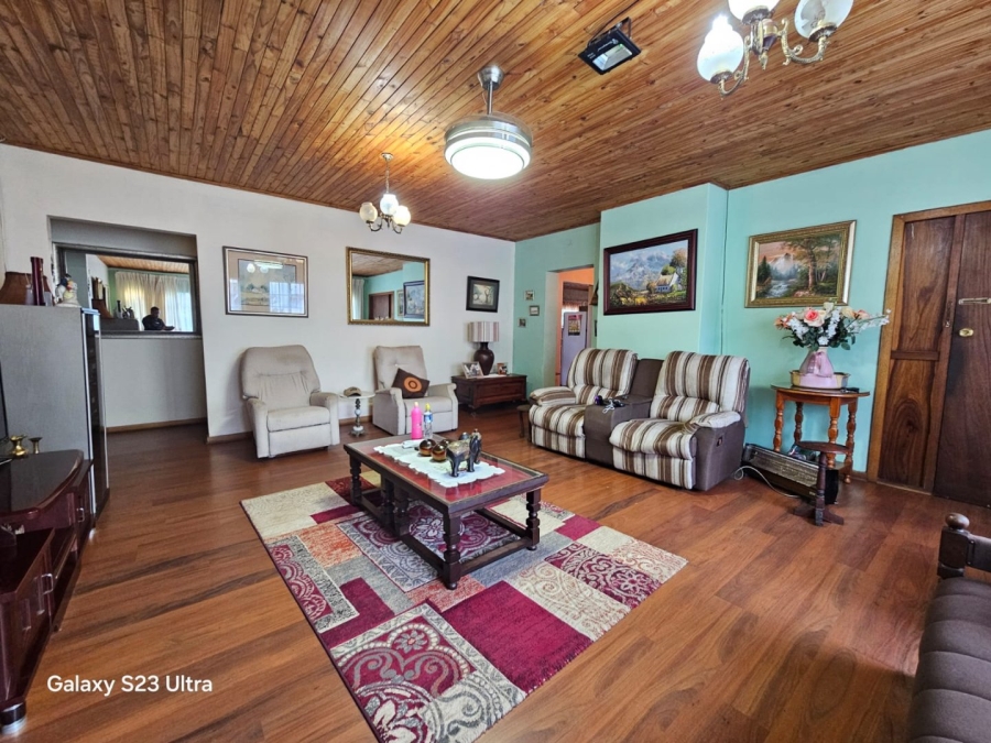 5 Bedroom Property for Sale in Sunnyridge KwaZulu-Natal