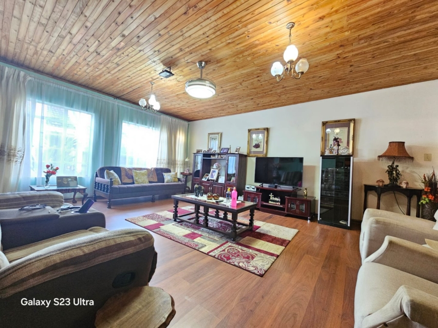 5 Bedroom Property for Sale in Sunnyridge KwaZulu-Natal