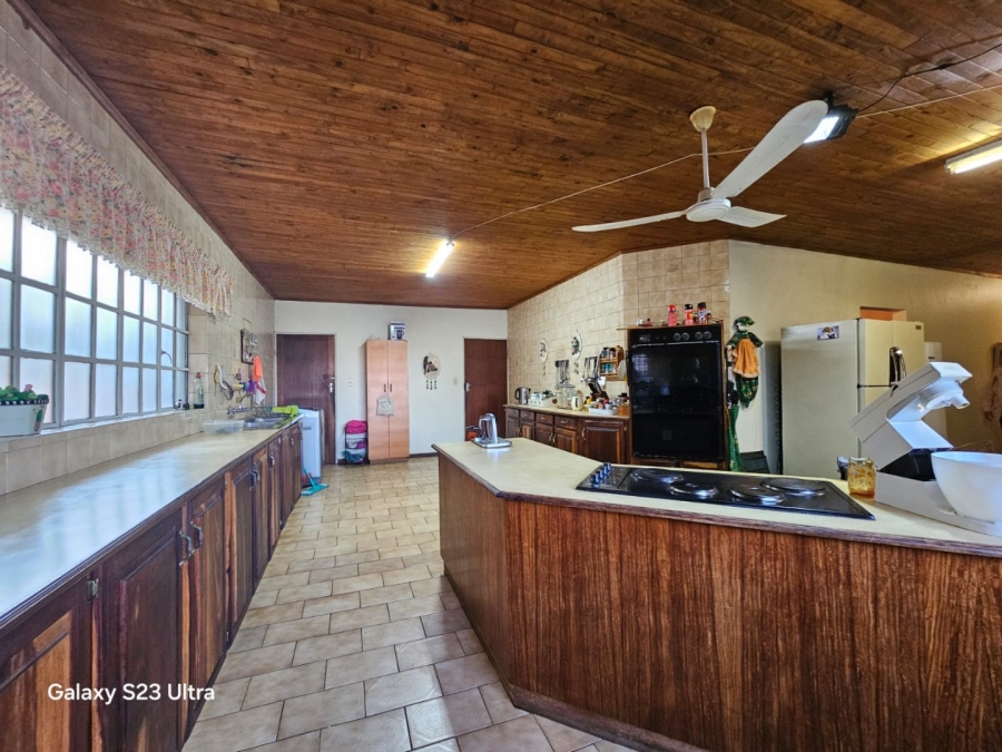5 Bedroom Property for Sale in Sunnyridge KwaZulu-Natal