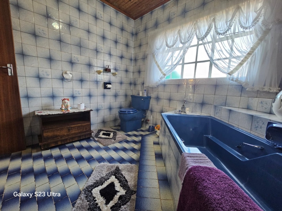 5 Bedroom Property for Sale in Sunnyridge KwaZulu-Natal