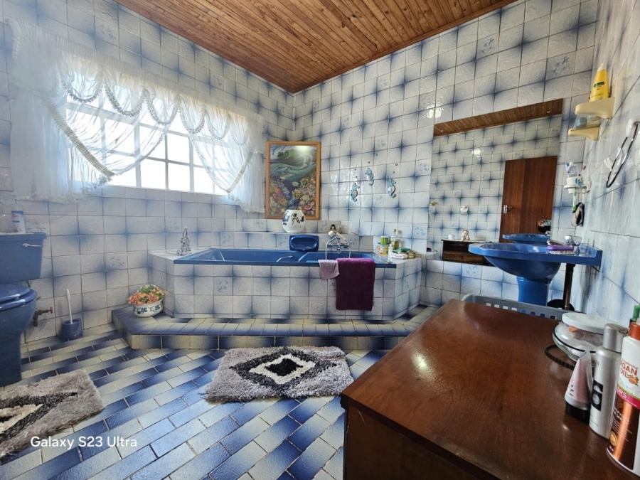 5 Bedroom Property for Sale in Sunnyridge KwaZulu-Natal