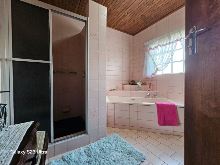 5 Bedroom Property for Sale in Sunnyridge KwaZulu-Natal