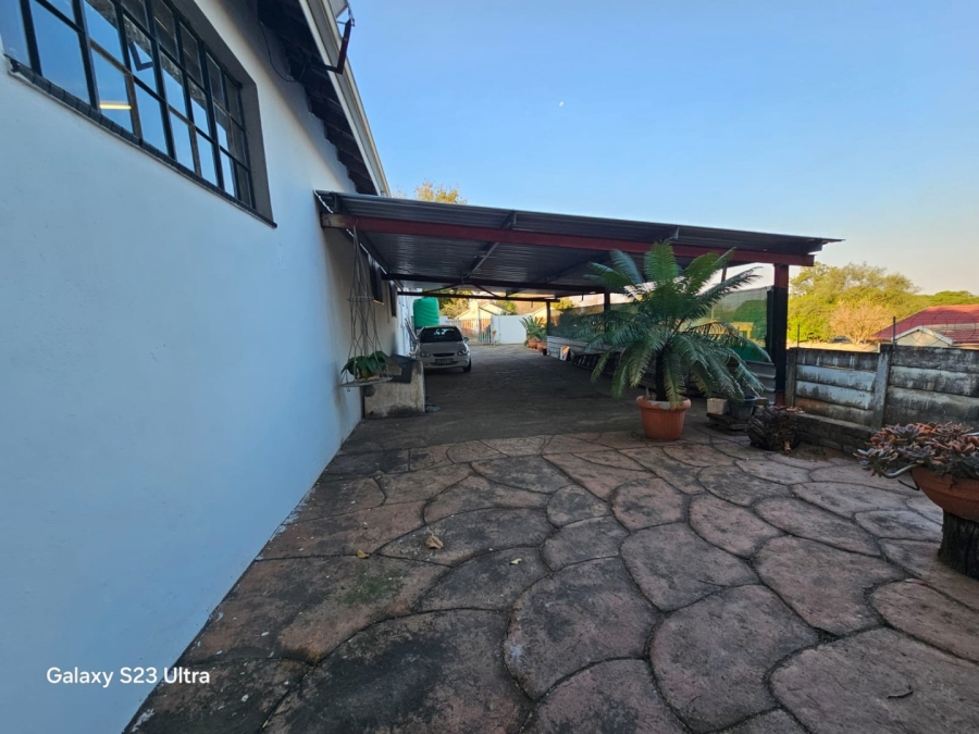 5 Bedroom Property for Sale in Sunnyridge KwaZulu-Natal