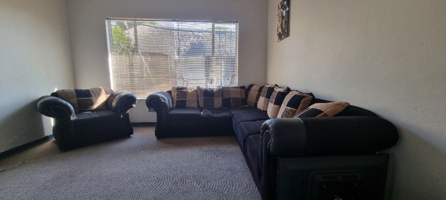 6 Bedroom Property for Sale in Pioneer Park KwaZulu-Natal