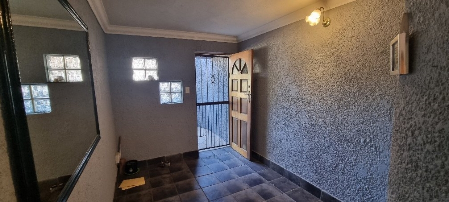 6 Bedroom Property for Sale in Pioneer Park KwaZulu-Natal