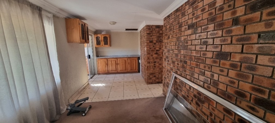 6 Bedroom Property for Sale in Pioneer Park KwaZulu-Natal