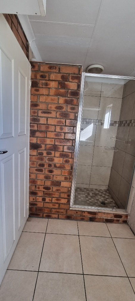 6 Bedroom Property for Sale in Pioneer Park KwaZulu-Natal