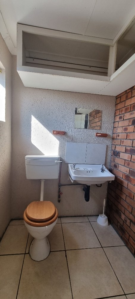 6 Bedroom Property for Sale in Pioneer Park KwaZulu-Natal