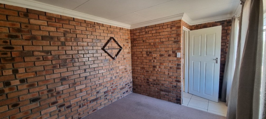 6 Bedroom Property for Sale in Pioneer Park KwaZulu-Natal