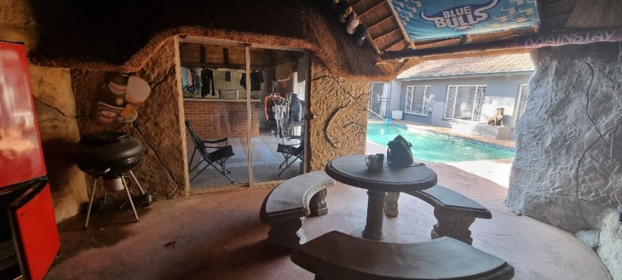 6 Bedroom Property for Sale in Pioneer Park KwaZulu-Natal