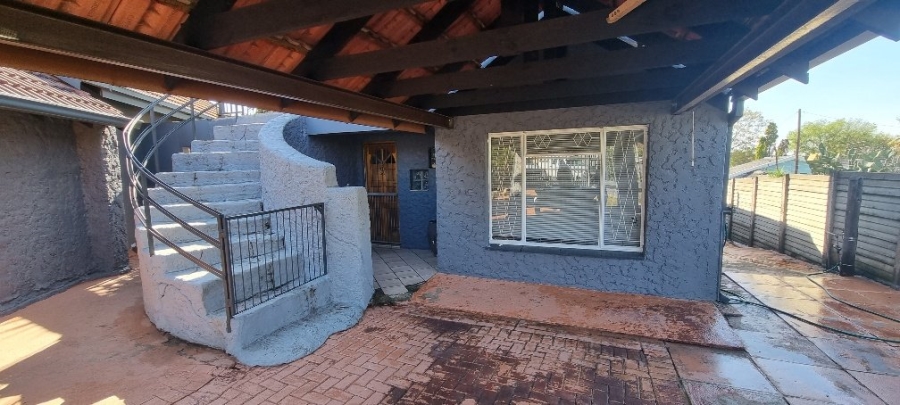 6 Bedroom Property for Sale in Pioneer Park KwaZulu-Natal