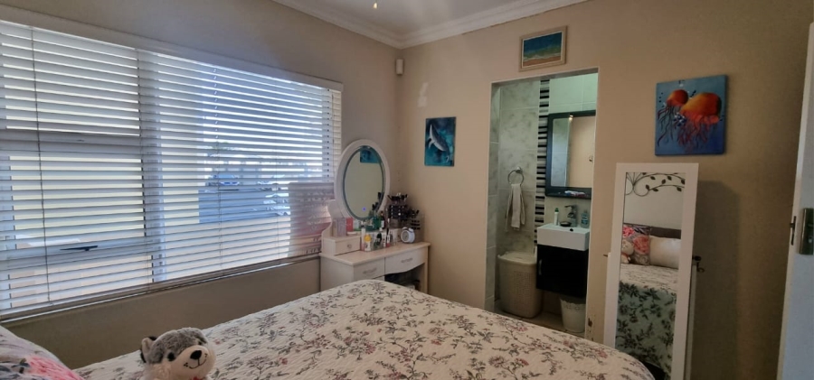 2 Bedroom Property for Sale in Manaba Beach KwaZulu-Natal