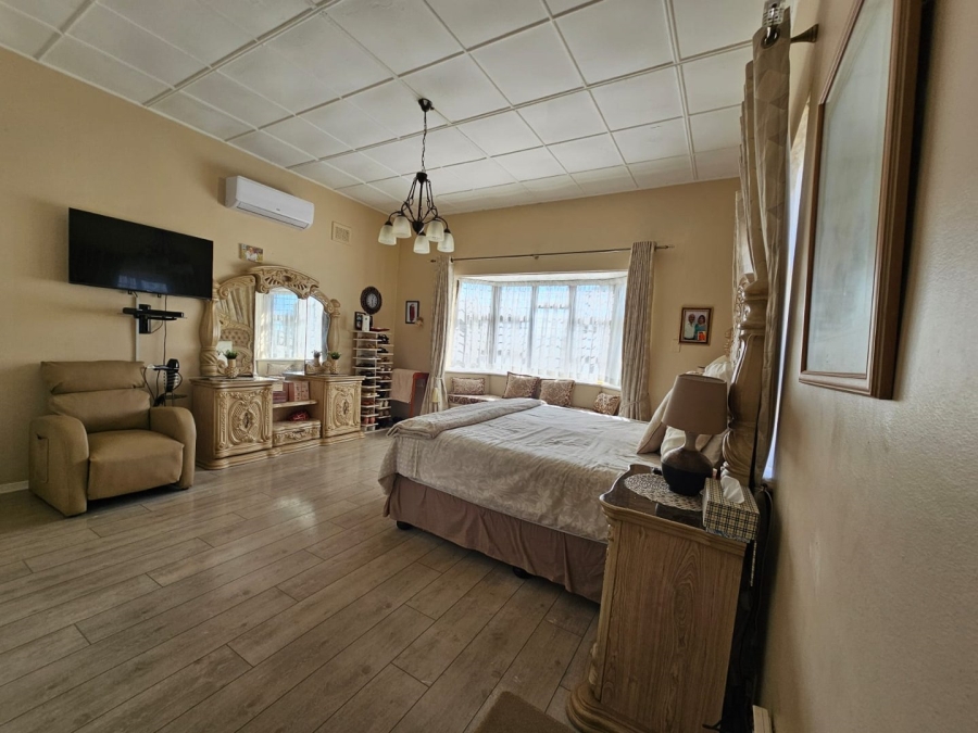 4 Bedroom Property for Sale in Scottburgh Central KwaZulu-Natal