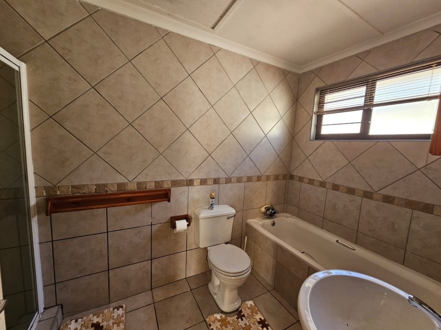 4 Bedroom Property for Sale in Scottburgh Central KwaZulu-Natal