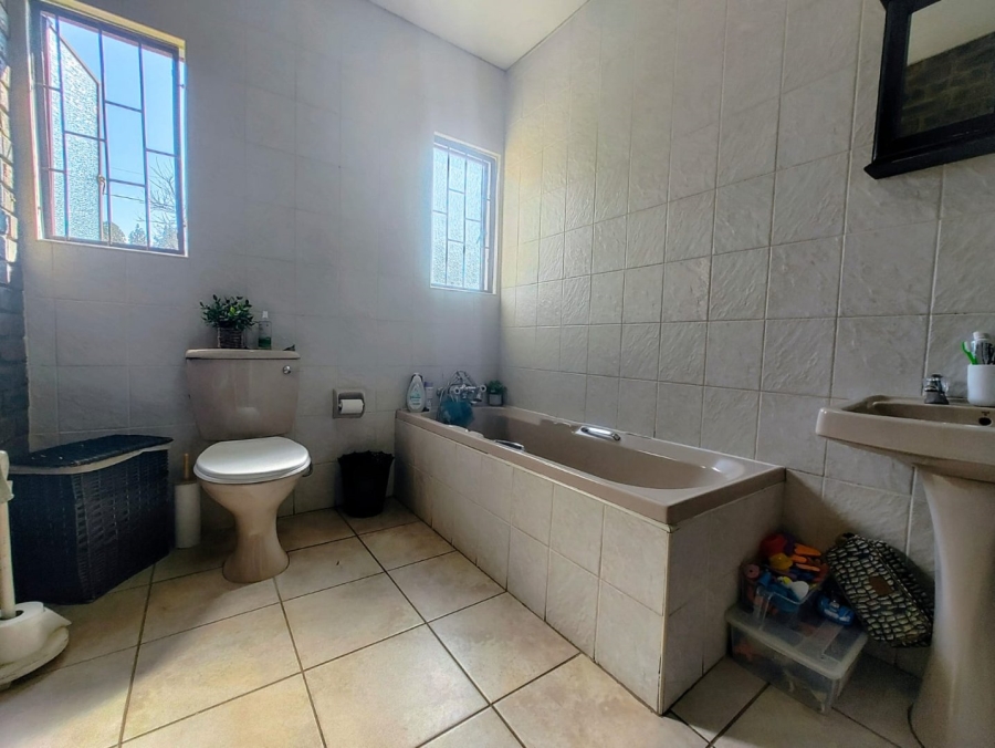 5 Bedroom Property for Sale in Glencoe KwaZulu-Natal