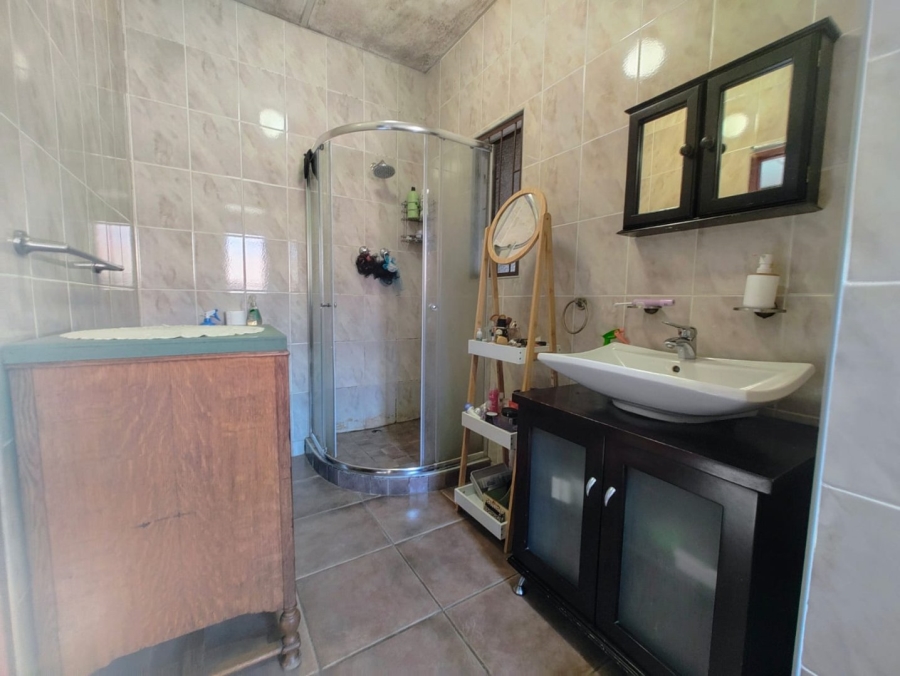 5 Bedroom Property for Sale in Glencoe KwaZulu-Natal