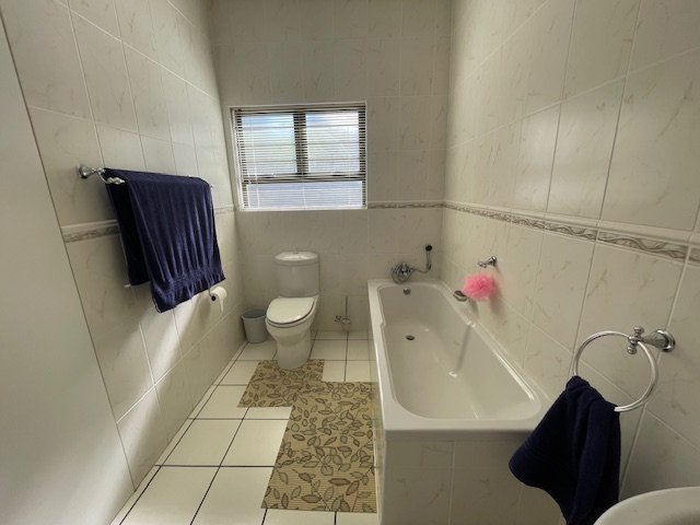 3 Bedroom Property for Sale in Uvongo KwaZulu-Natal