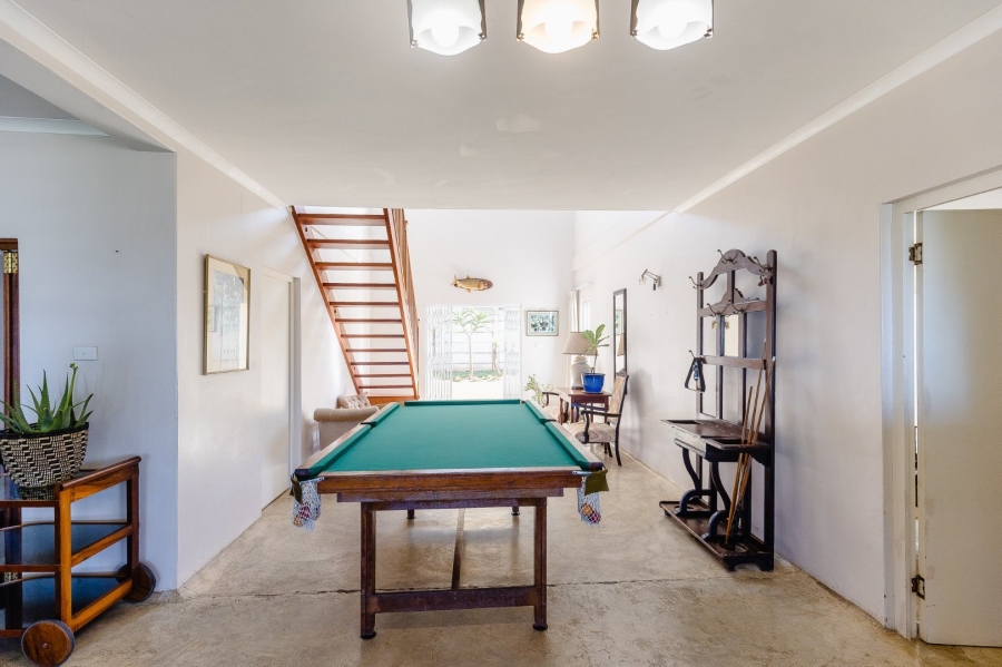 6 Bedroom Property for Sale in Umtentweni KwaZulu-Natal