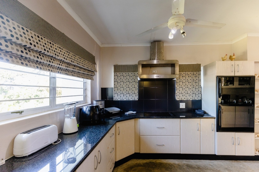 6 Bedroom Property for Sale in Umtentweni KwaZulu-Natal