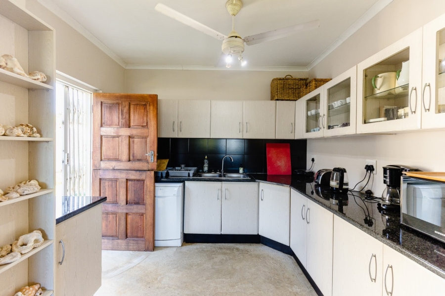 6 Bedroom Property for Sale in Umtentweni KwaZulu-Natal
