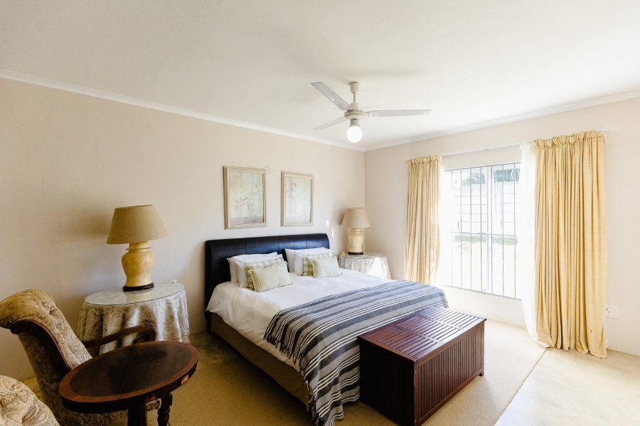 6 Bedroom Property for Sale in Umtentweni KwaZulu-Natal