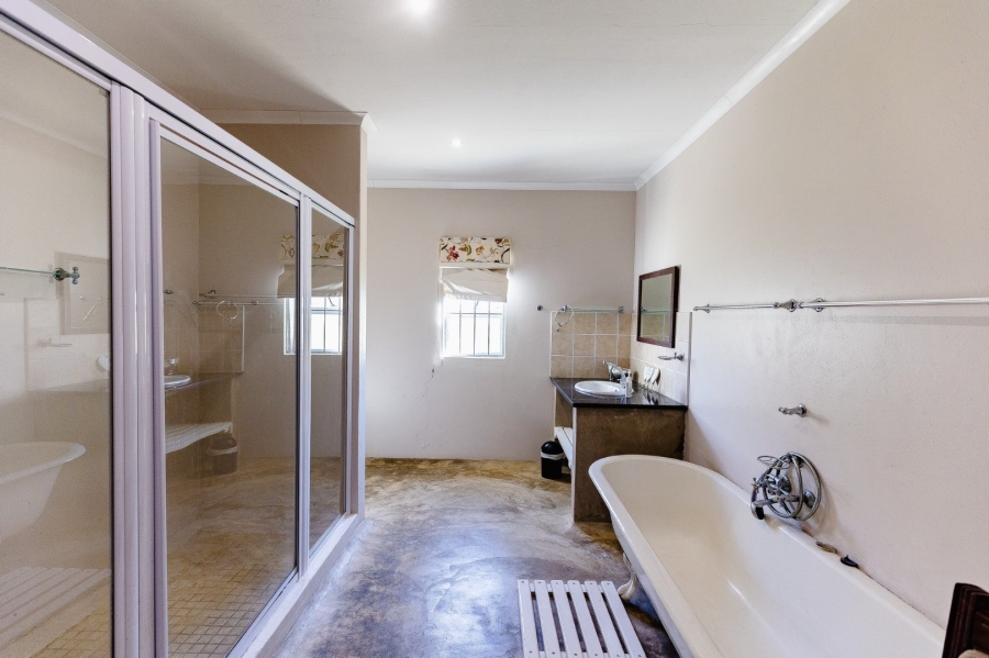 6 Bedroom Property for Sale in Umtentweni KwaZulu-Natal